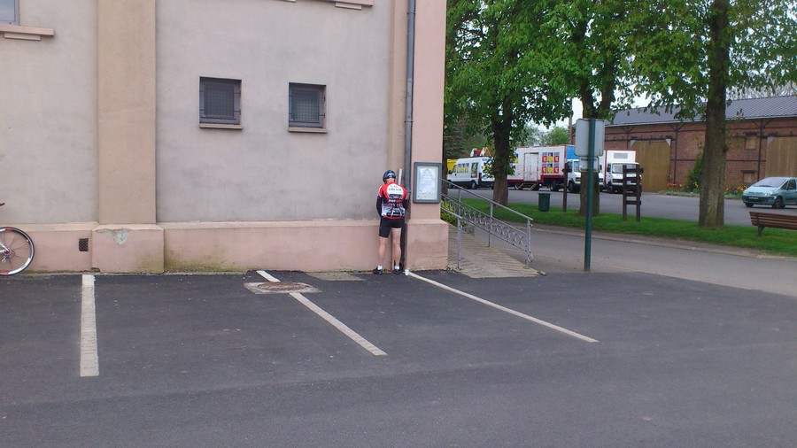 5-Bernard D fait la vidange.JPG