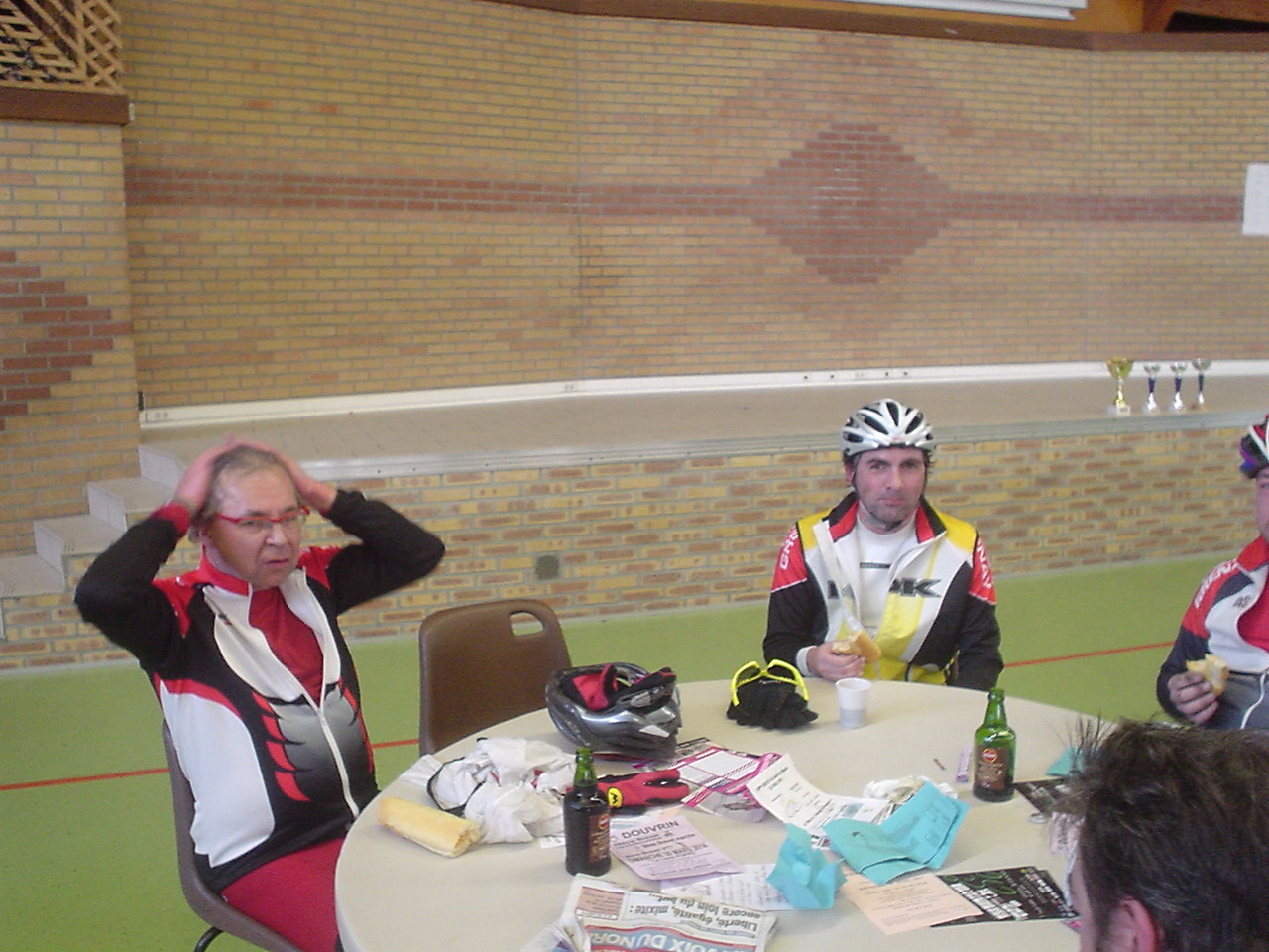 violaines2014-04 Marc se recoiffe.JPG